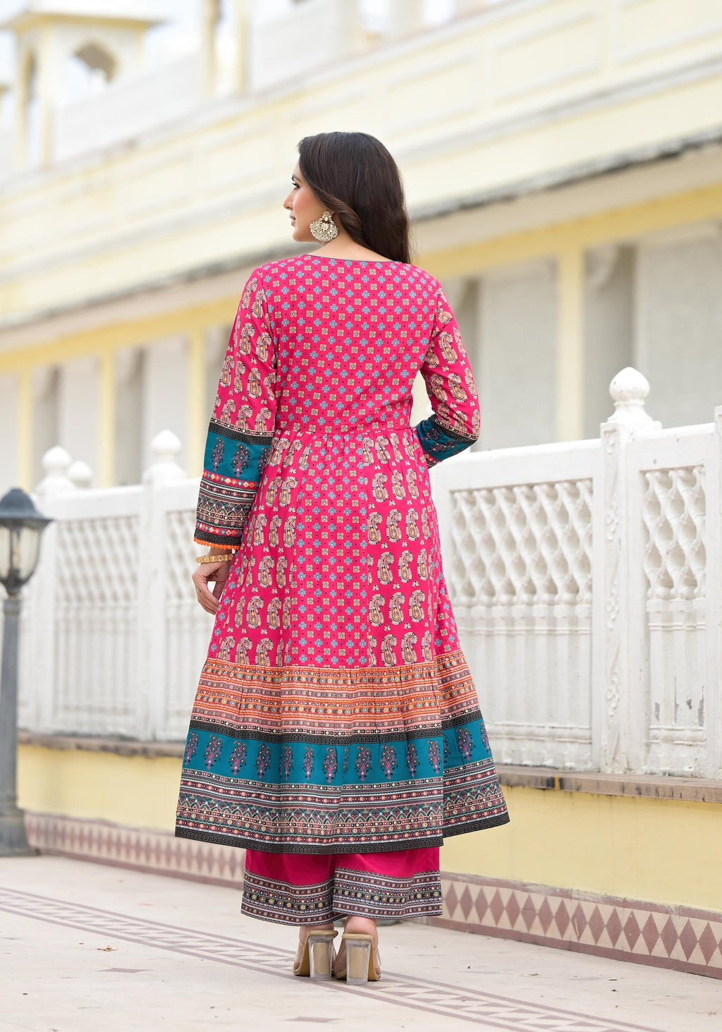 Juniper Women's Pink Viscose Rayon Printed Kurta Set
