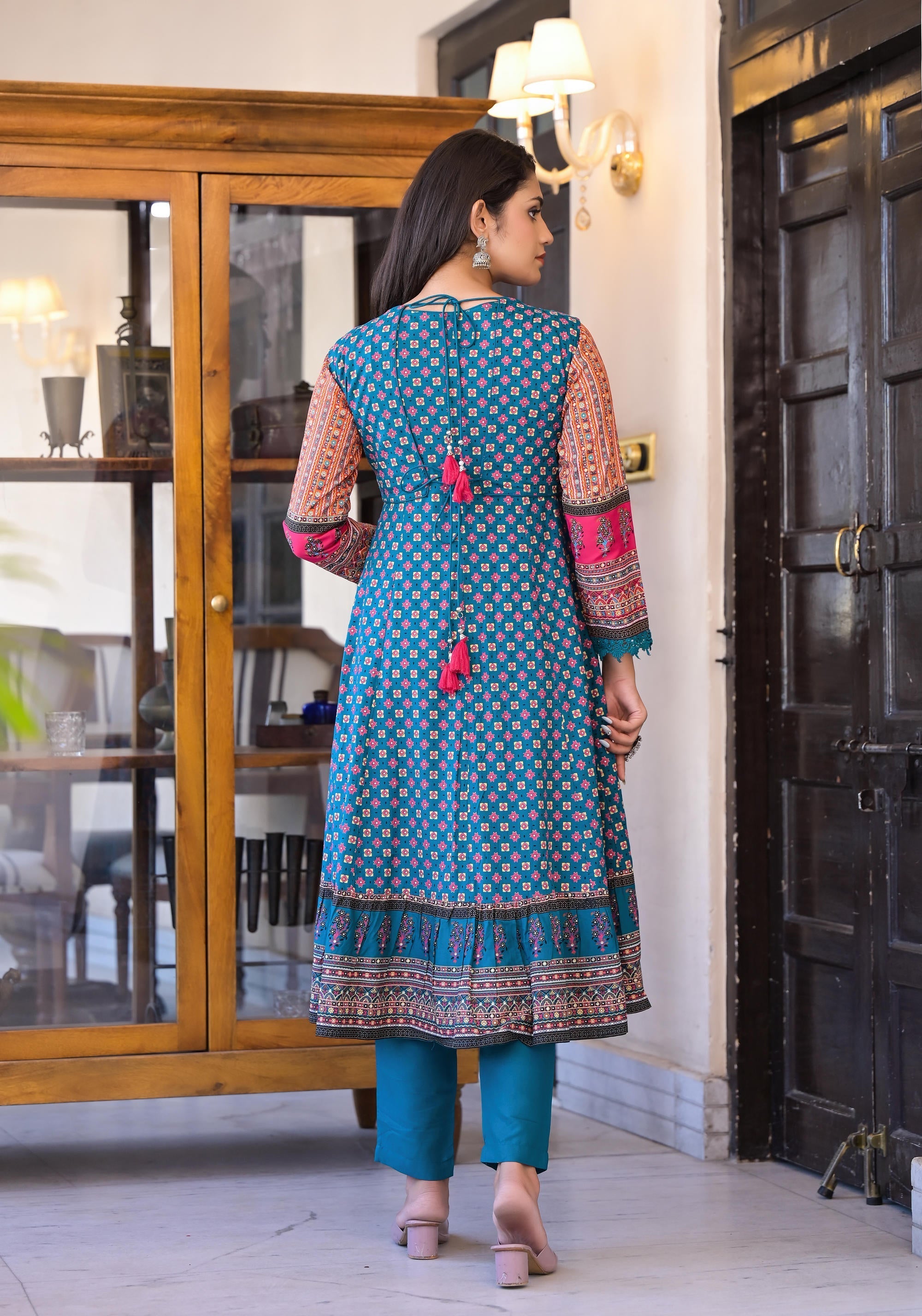 Juniper Women's Teal Ethnic Motif Printed Rayon Kurta Set With Thread & Mirror Work