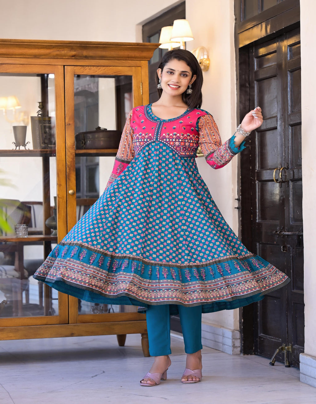 Juniper Women's Teal Ethnic Motif Printed Rayon Kurta Set With Thread & Mirror Work