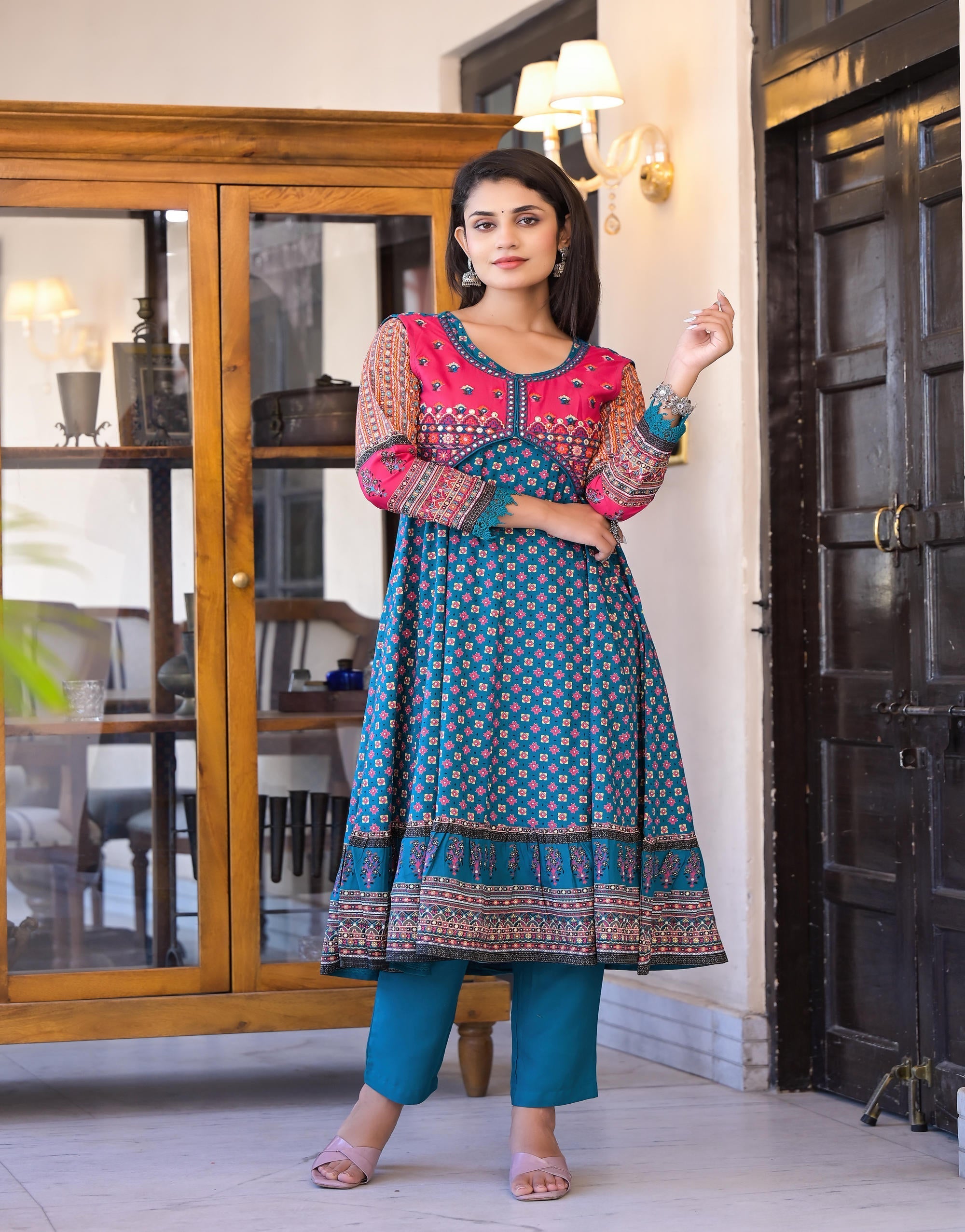 Juniper Women's Teal Ethnic Motif Printed Rayon Kurta Set With Thread & Mirror Work