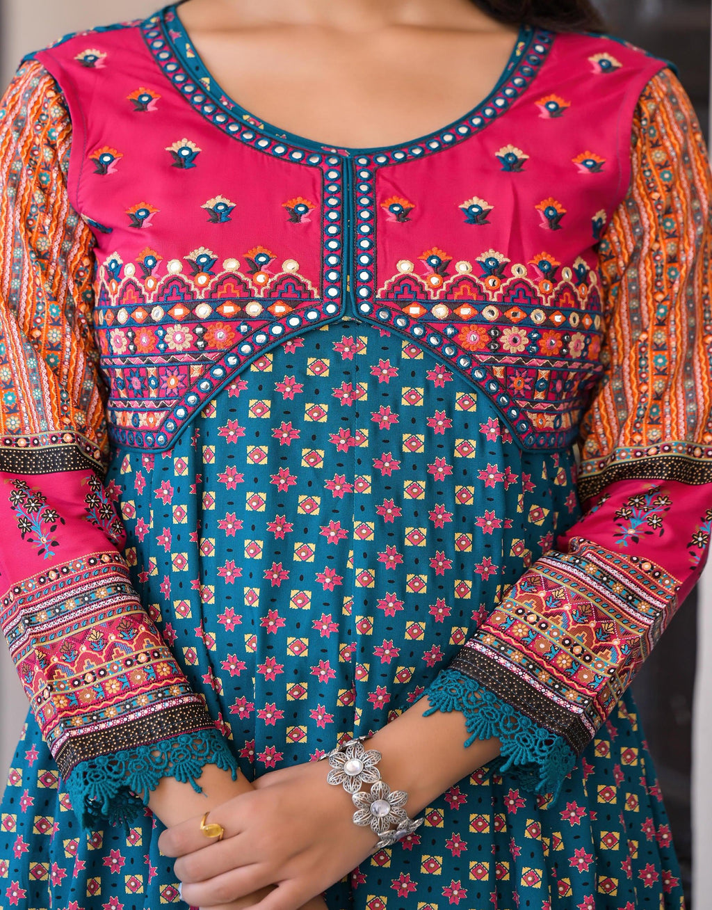 Juniper Women's Teal Ethnic Motif Printed Rayon Kurta Set With Thread & Mirror Work