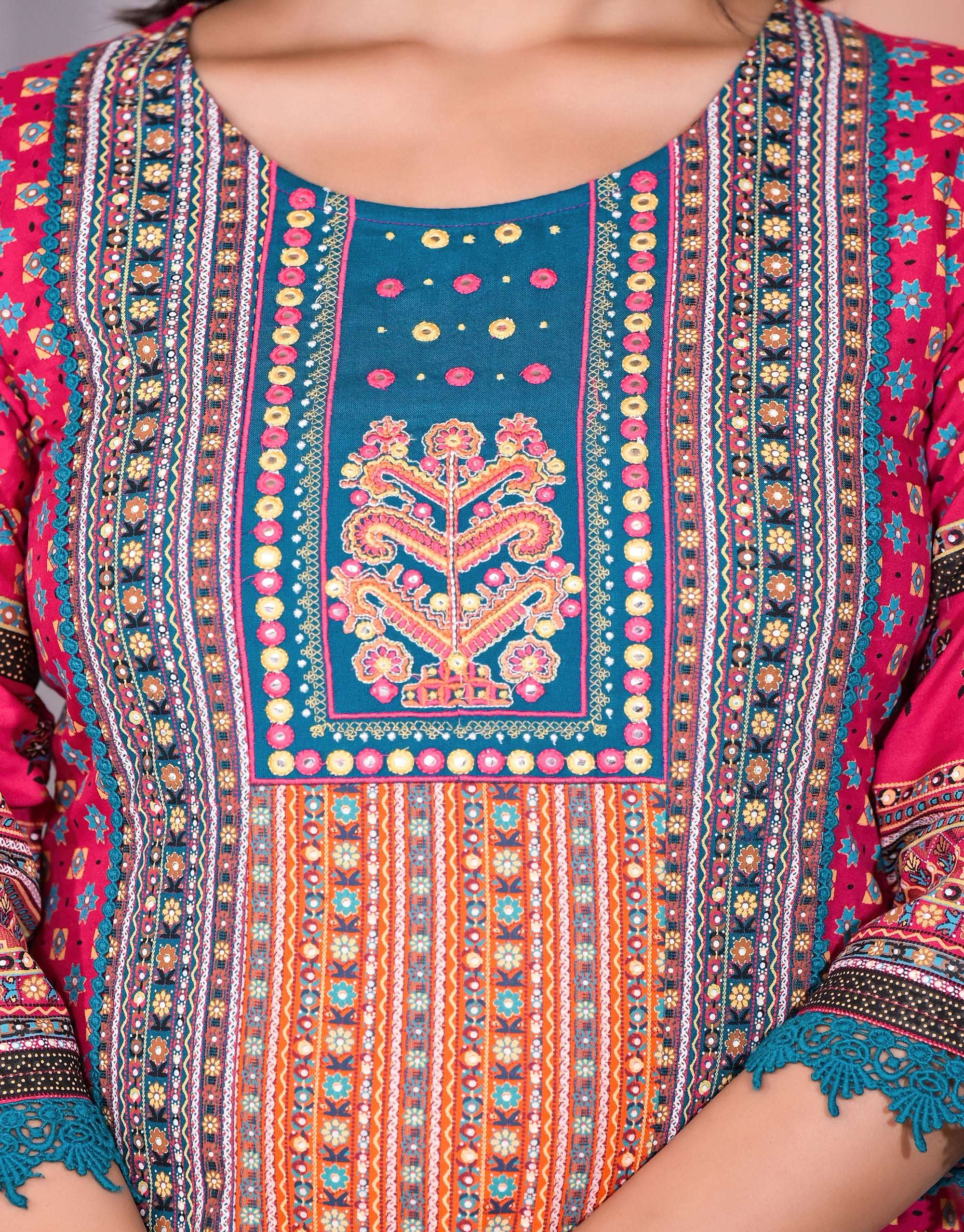 Juniper Women's Fuchsia Ethnic Motif Printed Rayon Kurta Set With Thread & Mirror Work