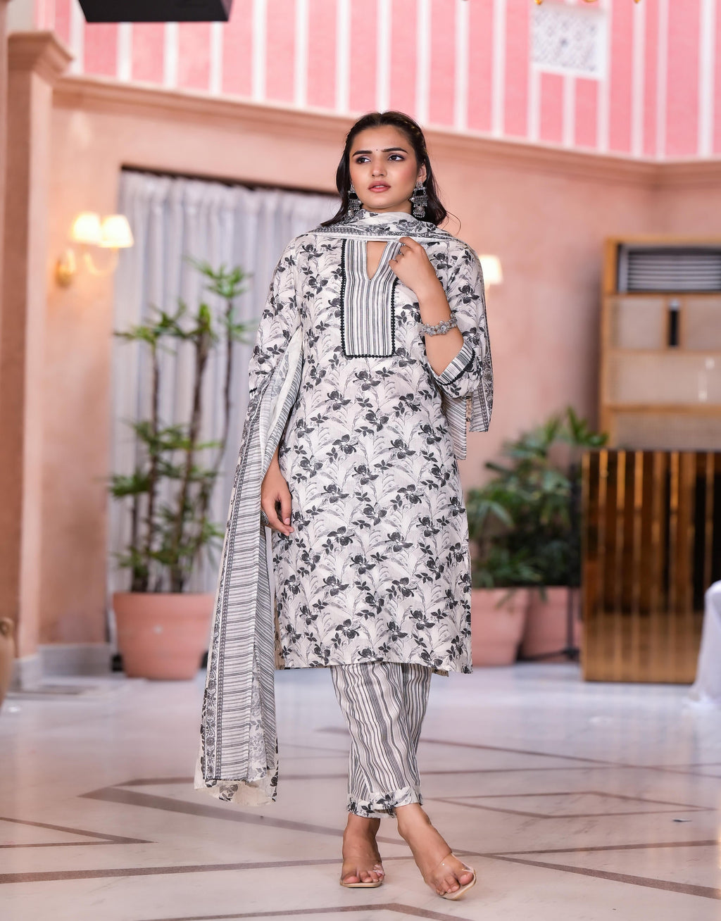 Juniper Women's Grey Floral Printed Cotton Kurta Set With Lace