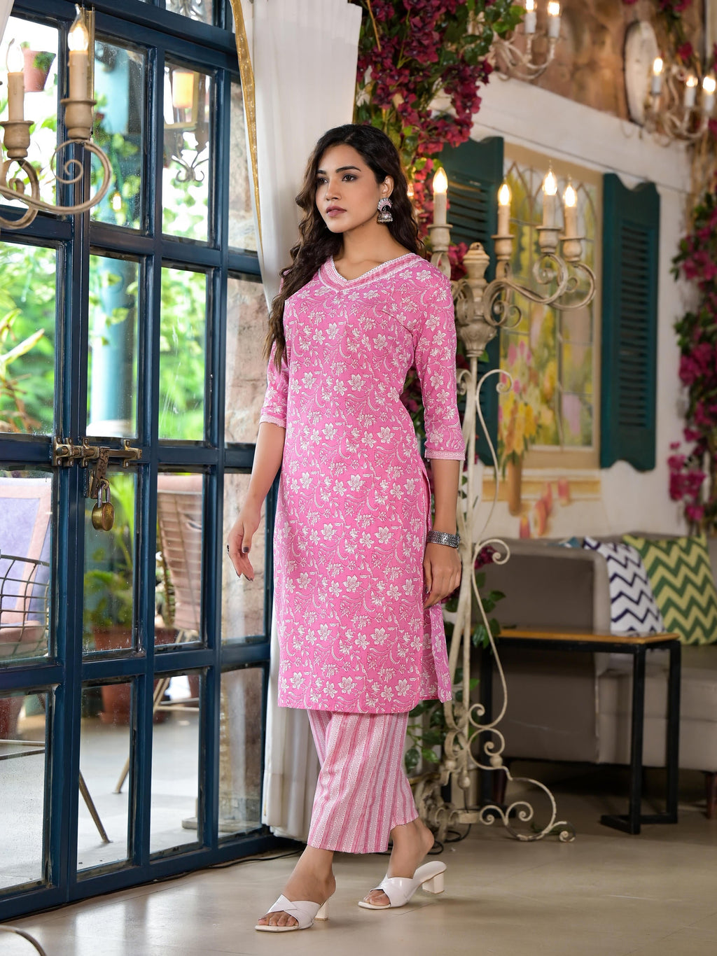 Juniper Women's Pink Floral Printed Cotton Kurta Set With Lace