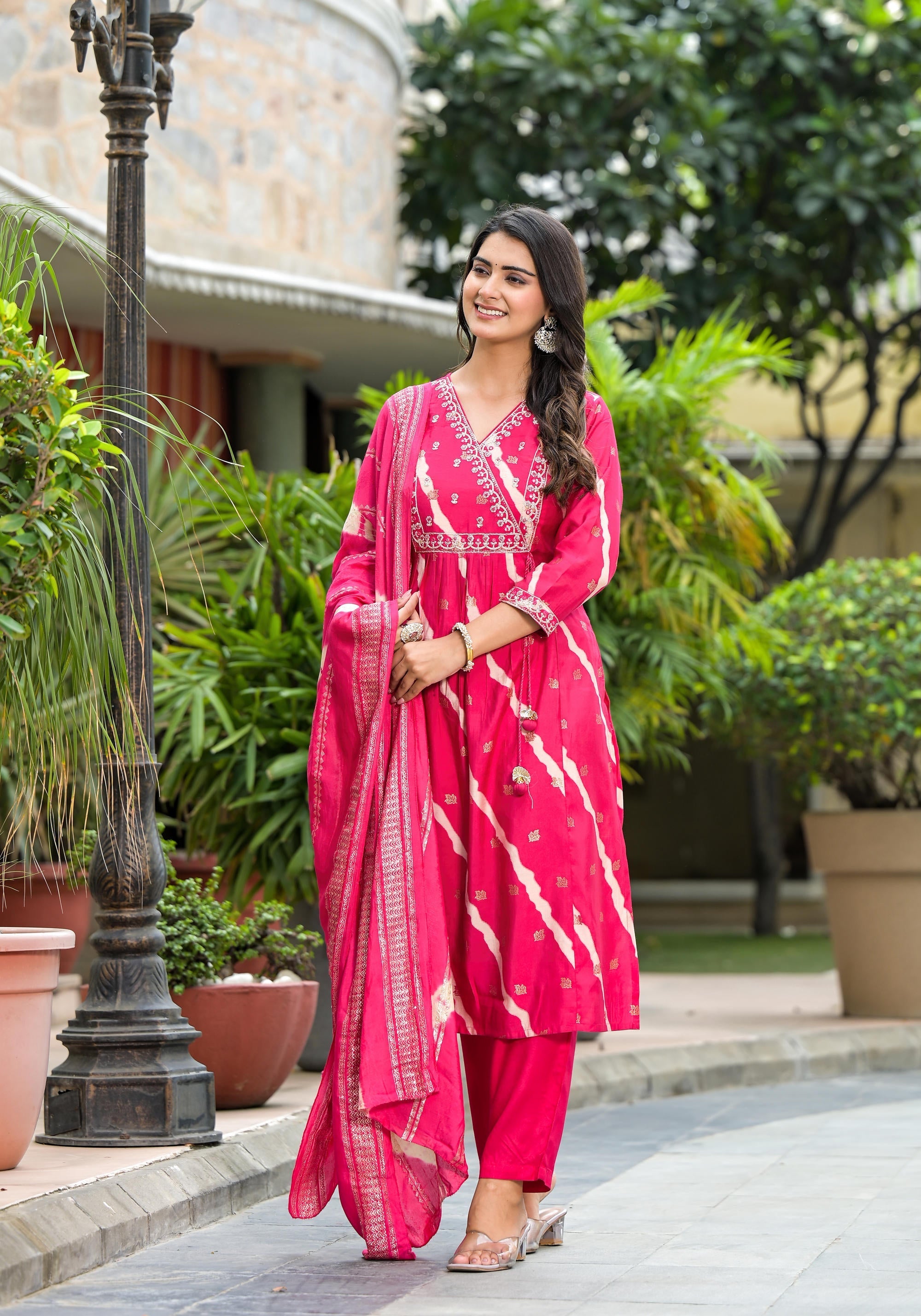 Juniper Women's Pink Lehriya Printed Musline Kurta Set With Mirror Work & Sequins