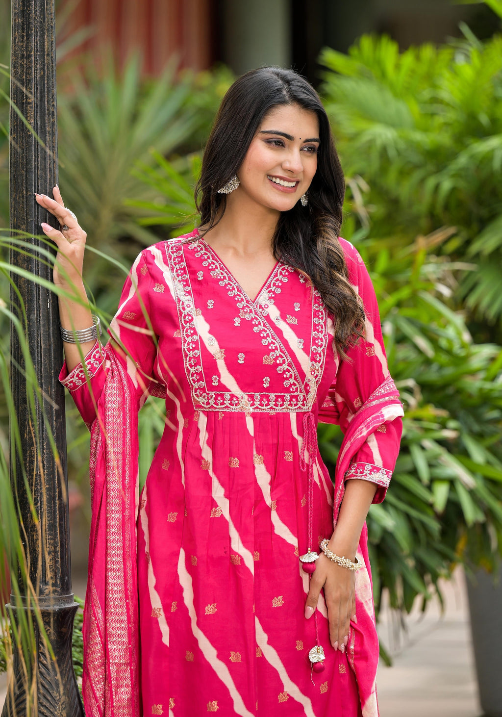 Juniper Women's Pink Lehriya Printed Musline Kurta Set With Mirror Work & Sequins