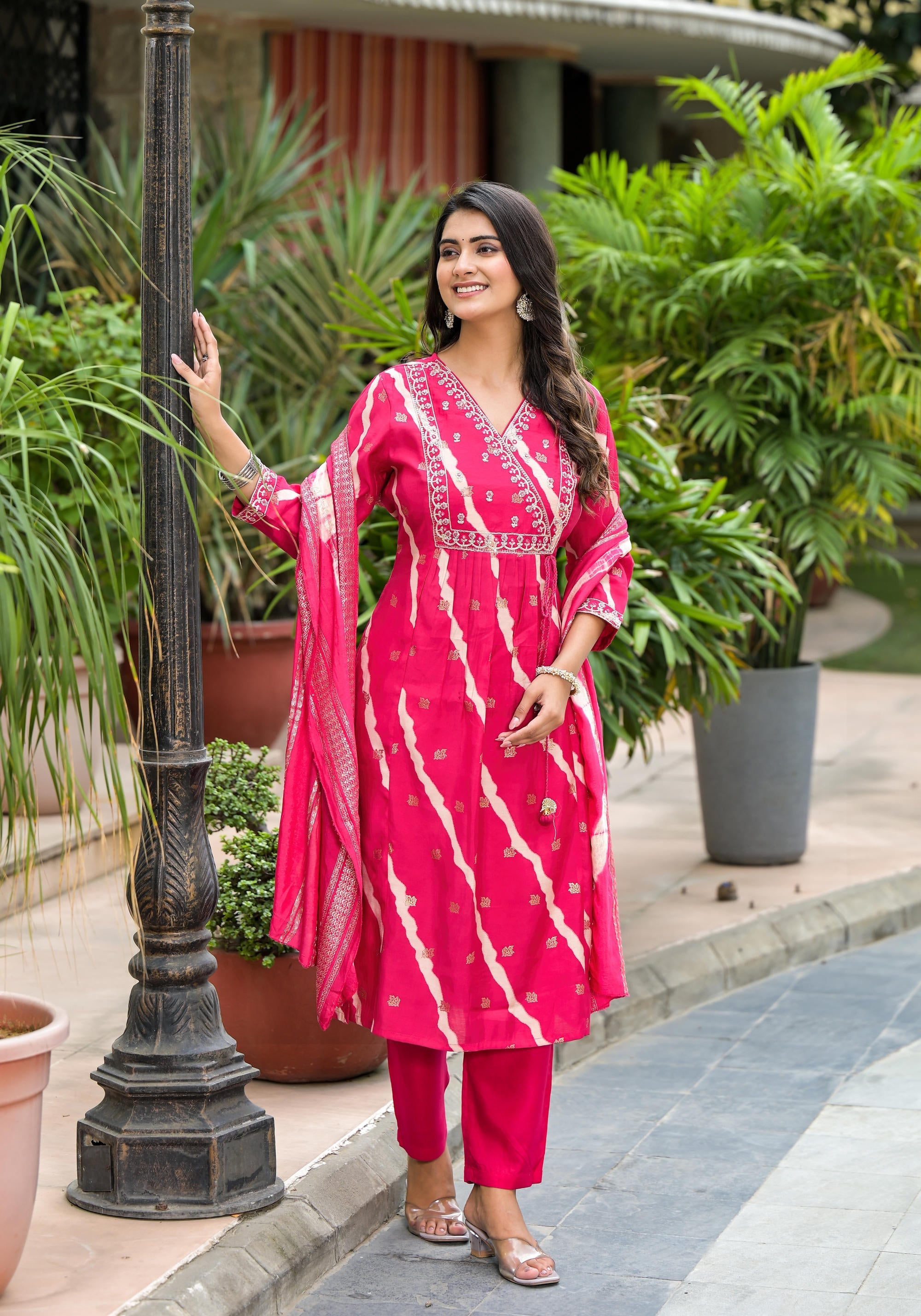 Juniper Women's Pink Lehriya Printed Musline Kurta Set With Mirror Work & Sequins