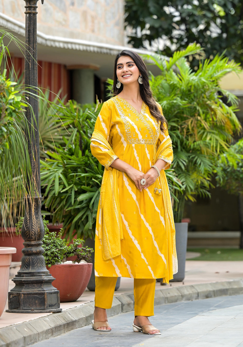 Juniper Women's Yellow Lehriya Printed Musline Kurta Set With Mirror Work & Sequins