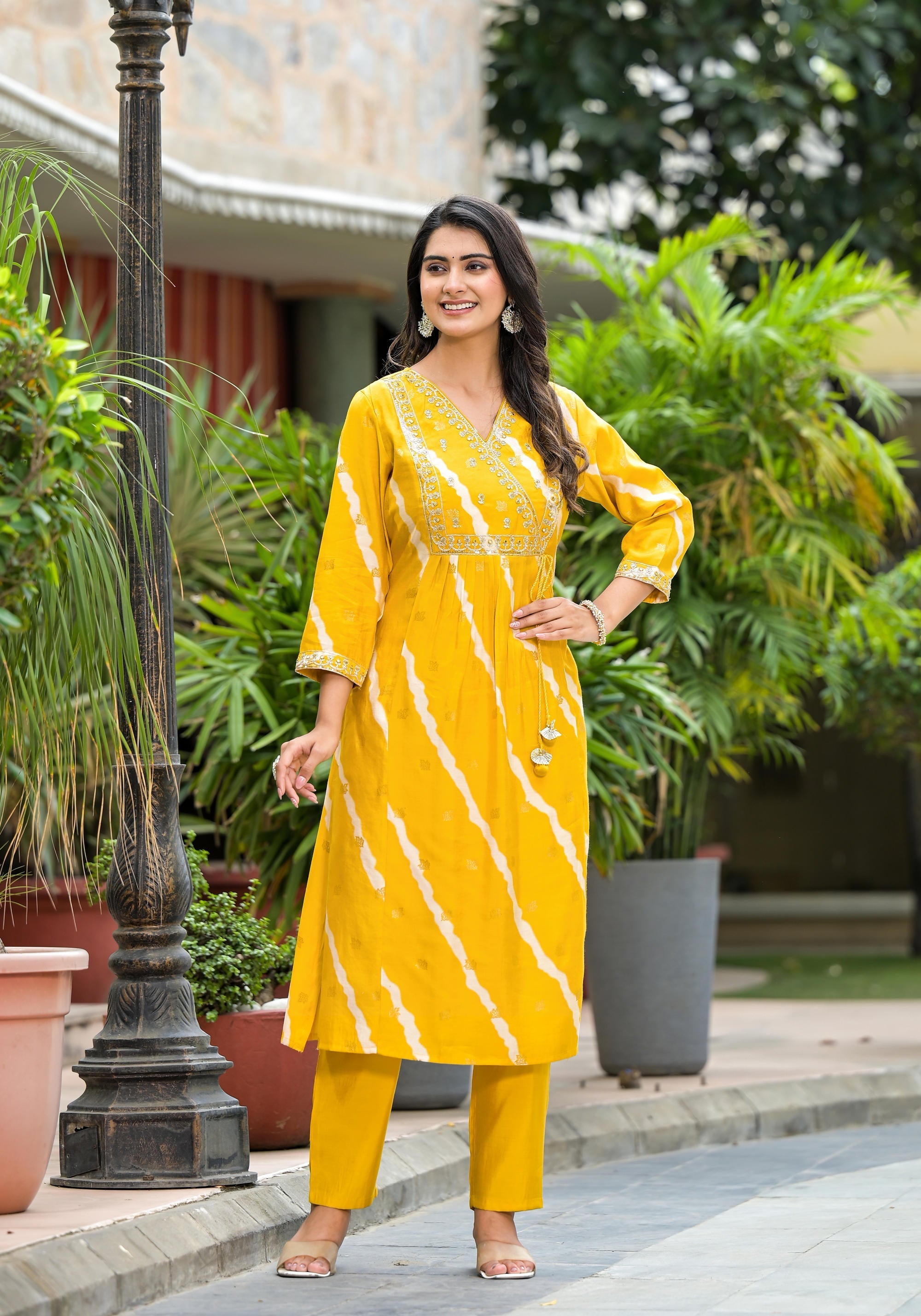 Juniper Women's Yellow Lehriya Printed Musline Kurta Set With Mirror Work & Sequins