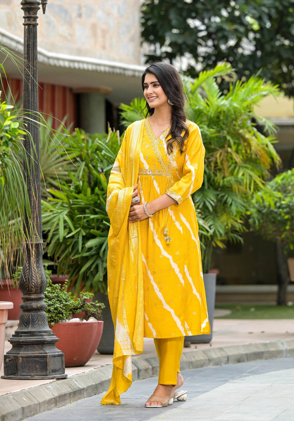 Juniper Women's Yellow Lehriya Printed Musline Kurta Set With Mirror Work & Sequins