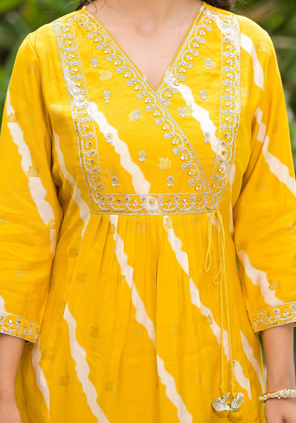 Juniper Women's Yellow Lehriya Printed Musline Kurta Set With Mirror Work & Sequins