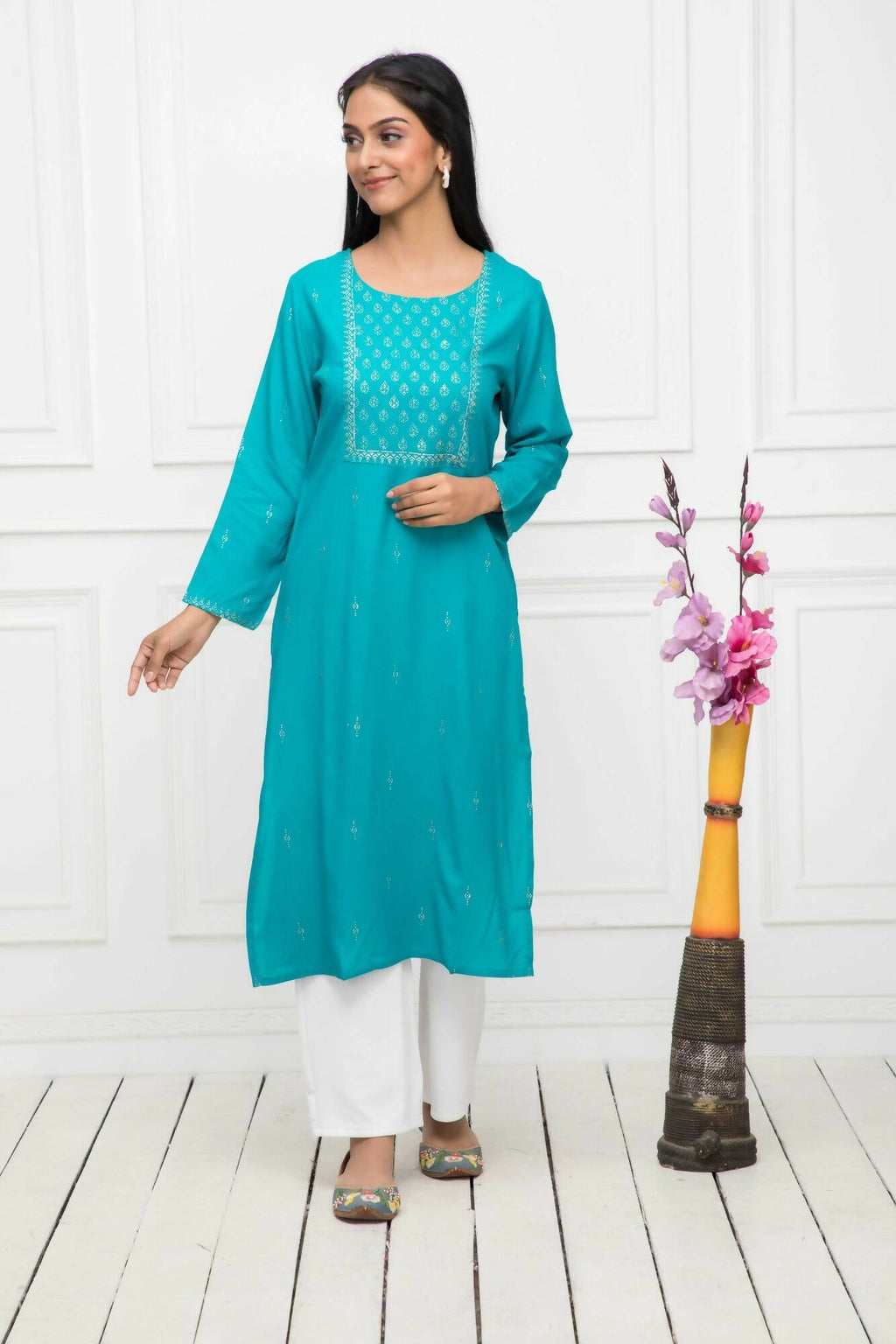 Myshka Women Blue Solid Rayon Straight Round Neck Kurtas