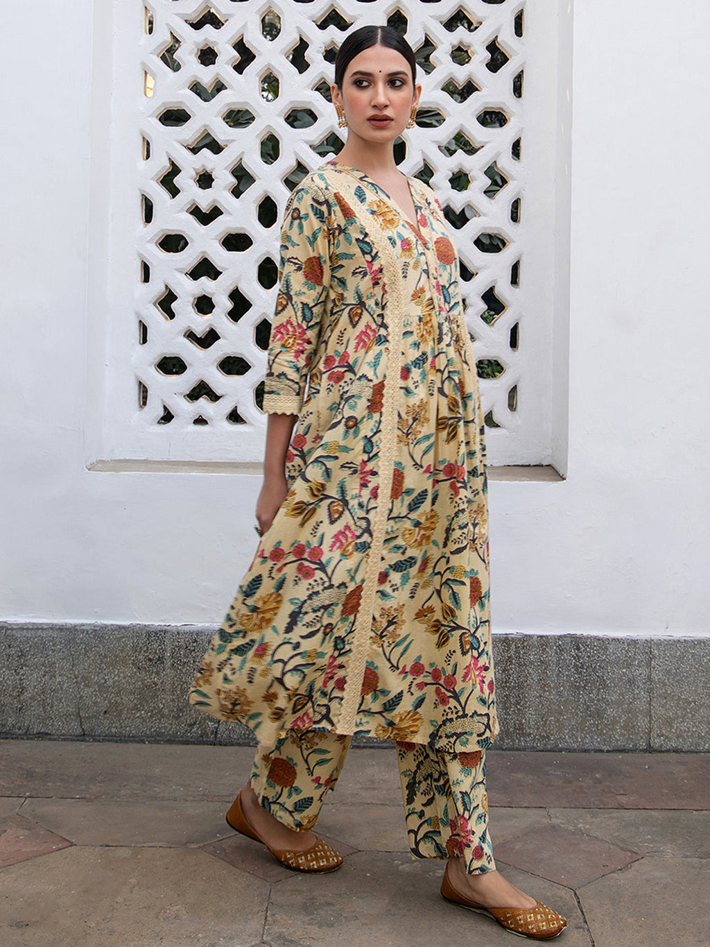 Janasya Light Cotton Floral Gathered Kurta Set