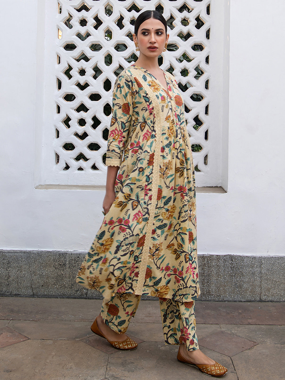 Janasya Light Cotton Floral Gathered Kurta Set