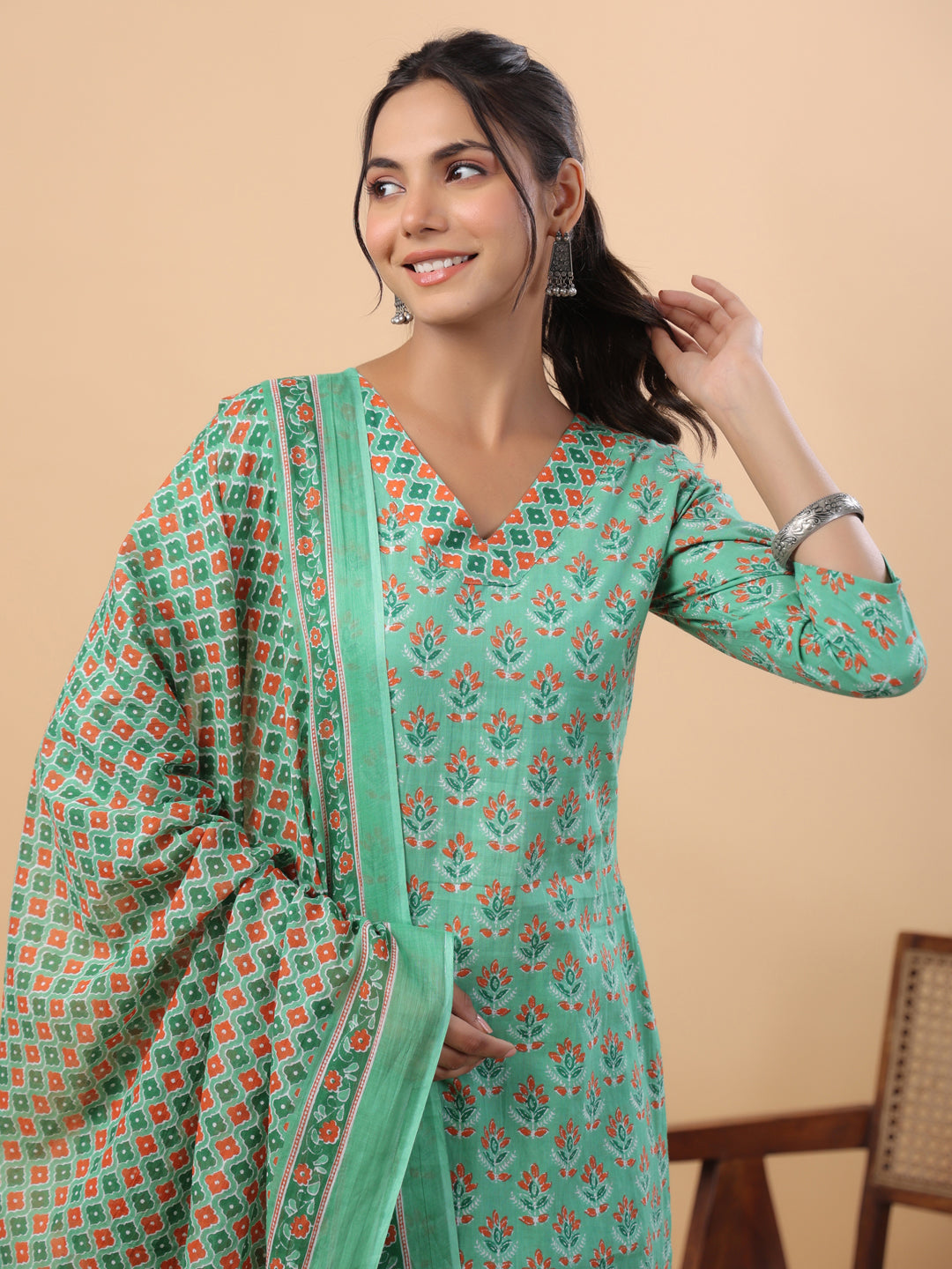 Janasya Regular Cambric Green Ethnic Motifs V-Neck Set