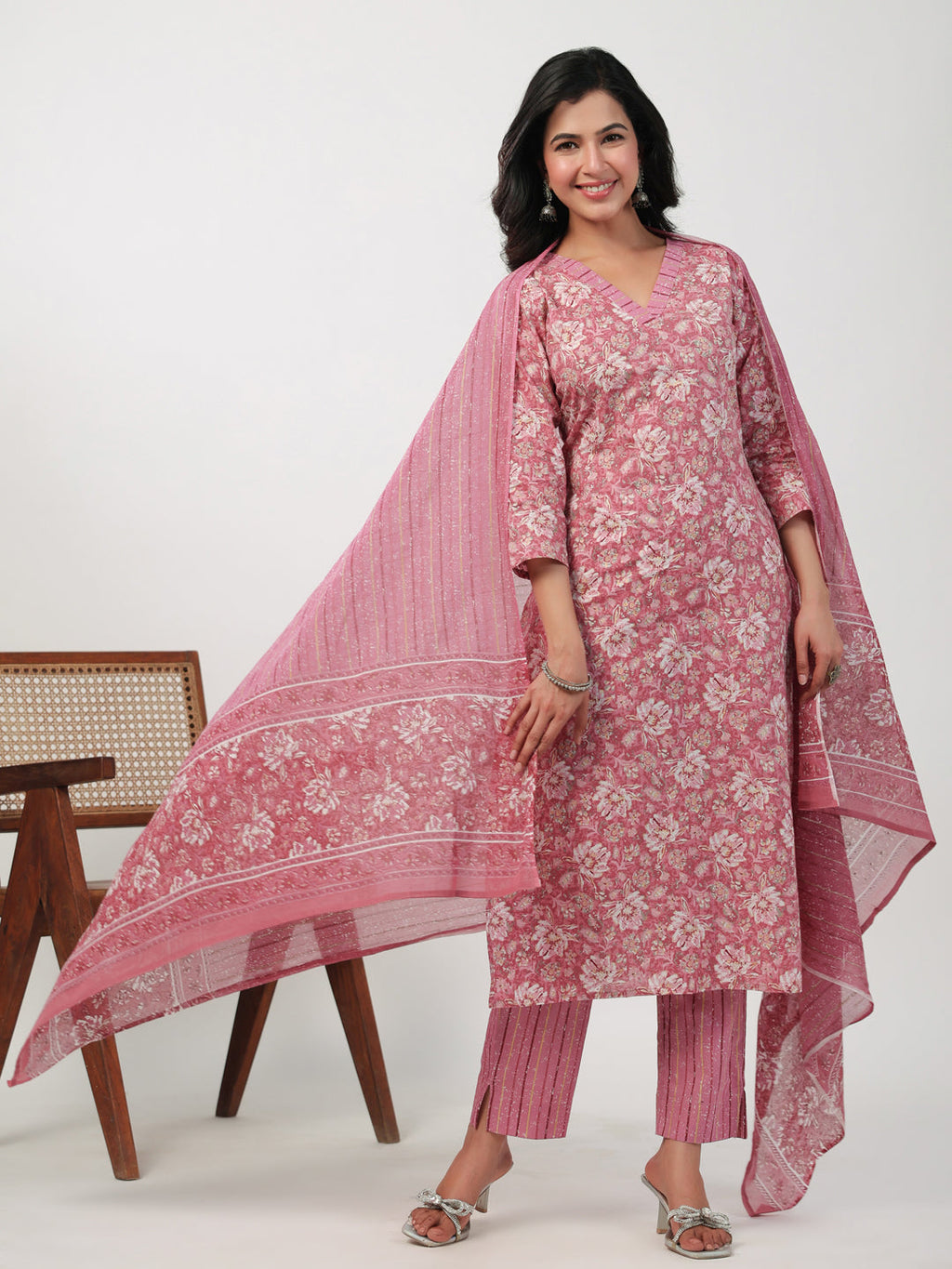 Janasya Straight Cambric Pink Floral V-Neck Set