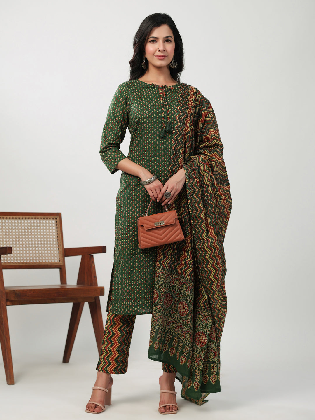 Janasya Straight Cambric Green Ethnic Motifs Notch Neck Set
