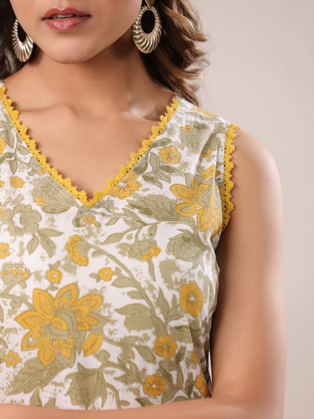 Janasya Light Cotton Floral Straight Kurta Set