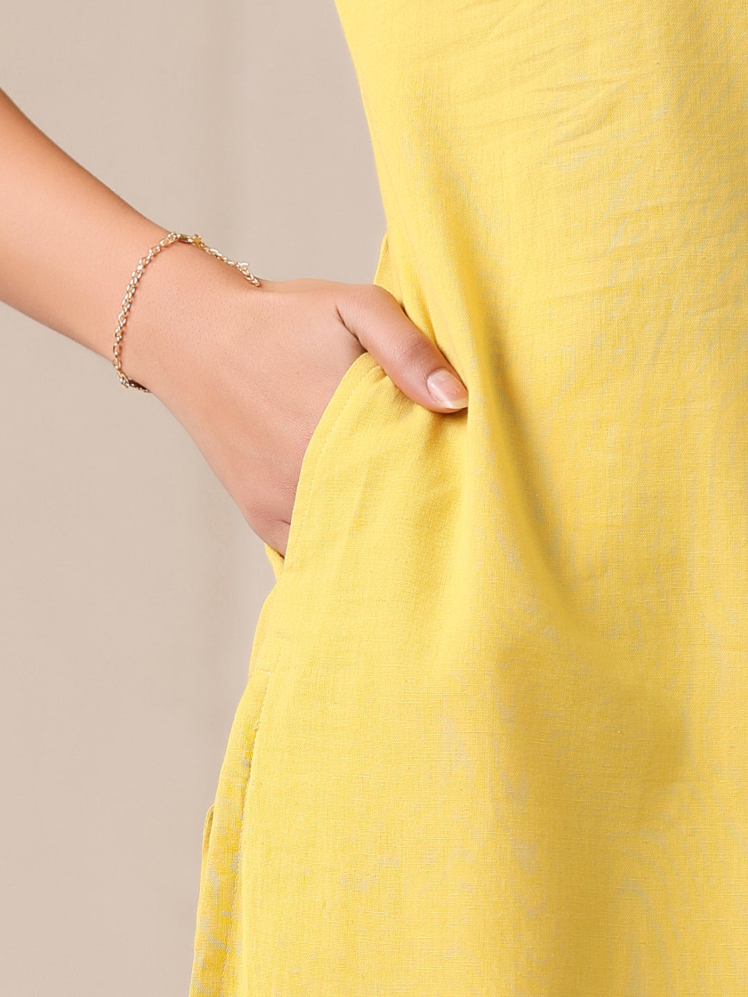 Janasya Light Cotton Solid Straight Kurta