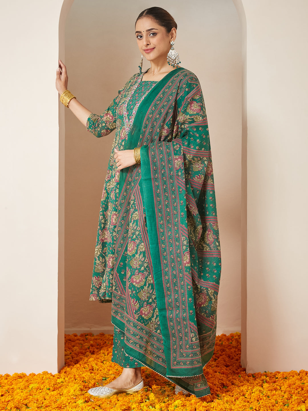 Janasya Bright Cotton Floral Panelled Kurta Set