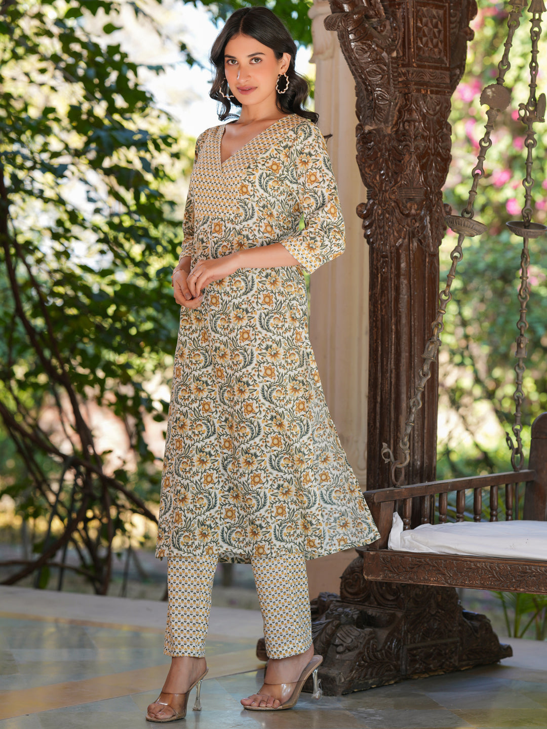 Janasya Light Cotton Floral Straight Kurta Set