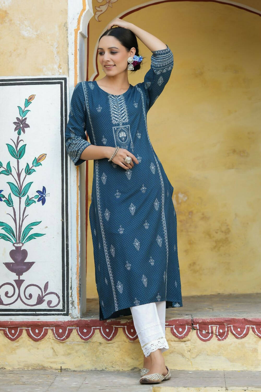 Juniper Women's Blue Rayon Staple Printed Straight Kurta