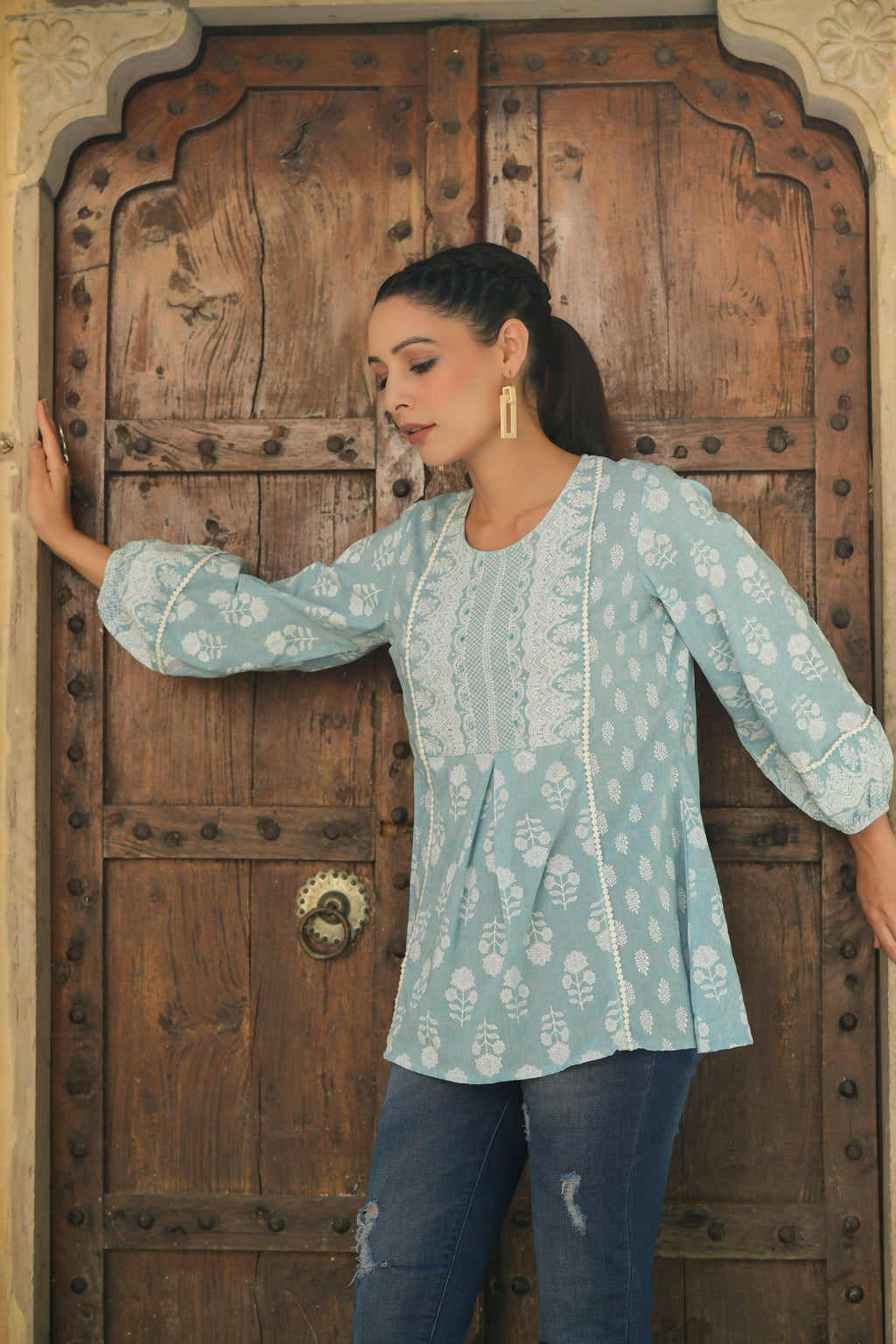 Juniper Women's Skyblue Cambric Placement Floral Printed Tunic
