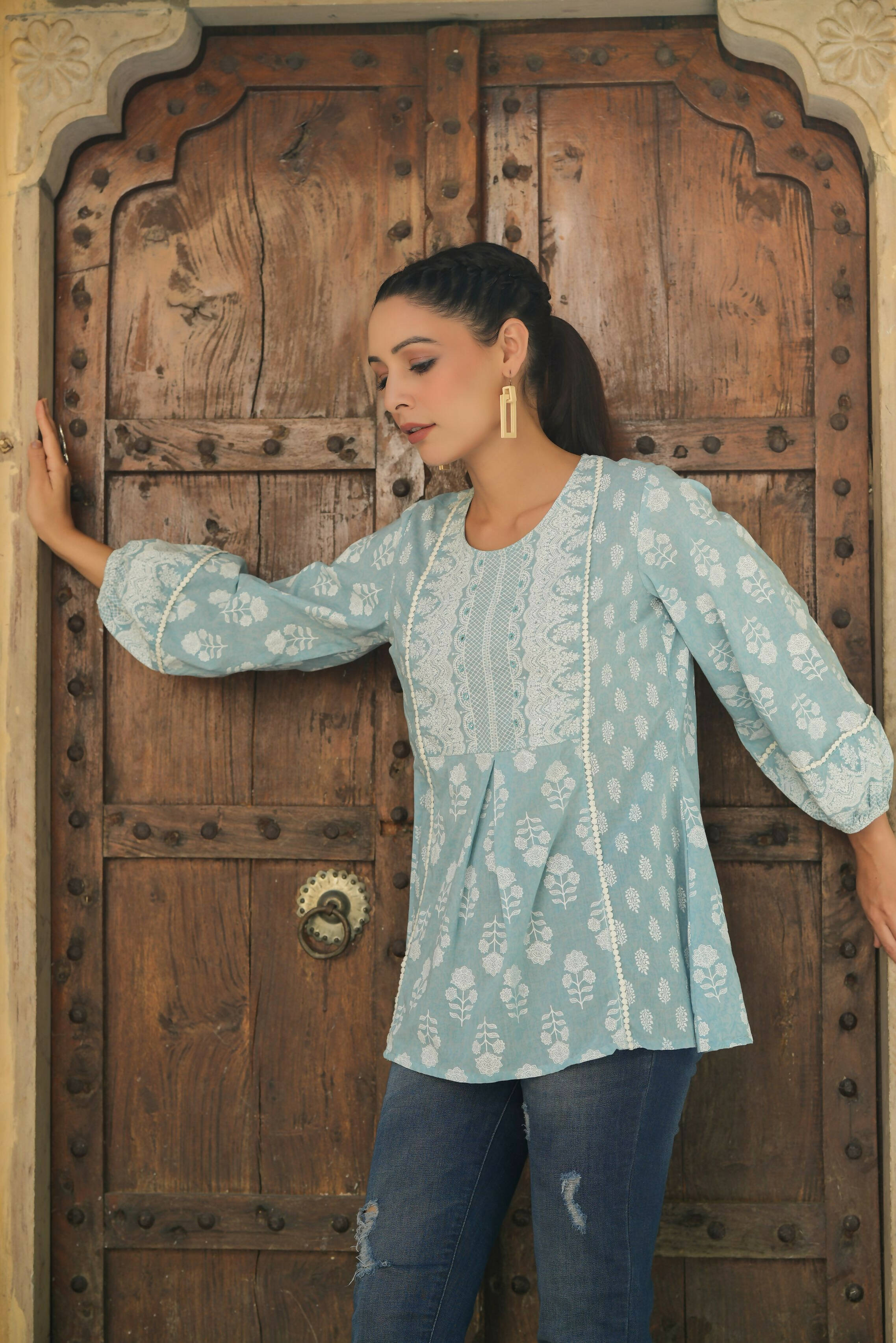 Juniper Women's Skyblue Cambric Placement Floral Printed Tunic