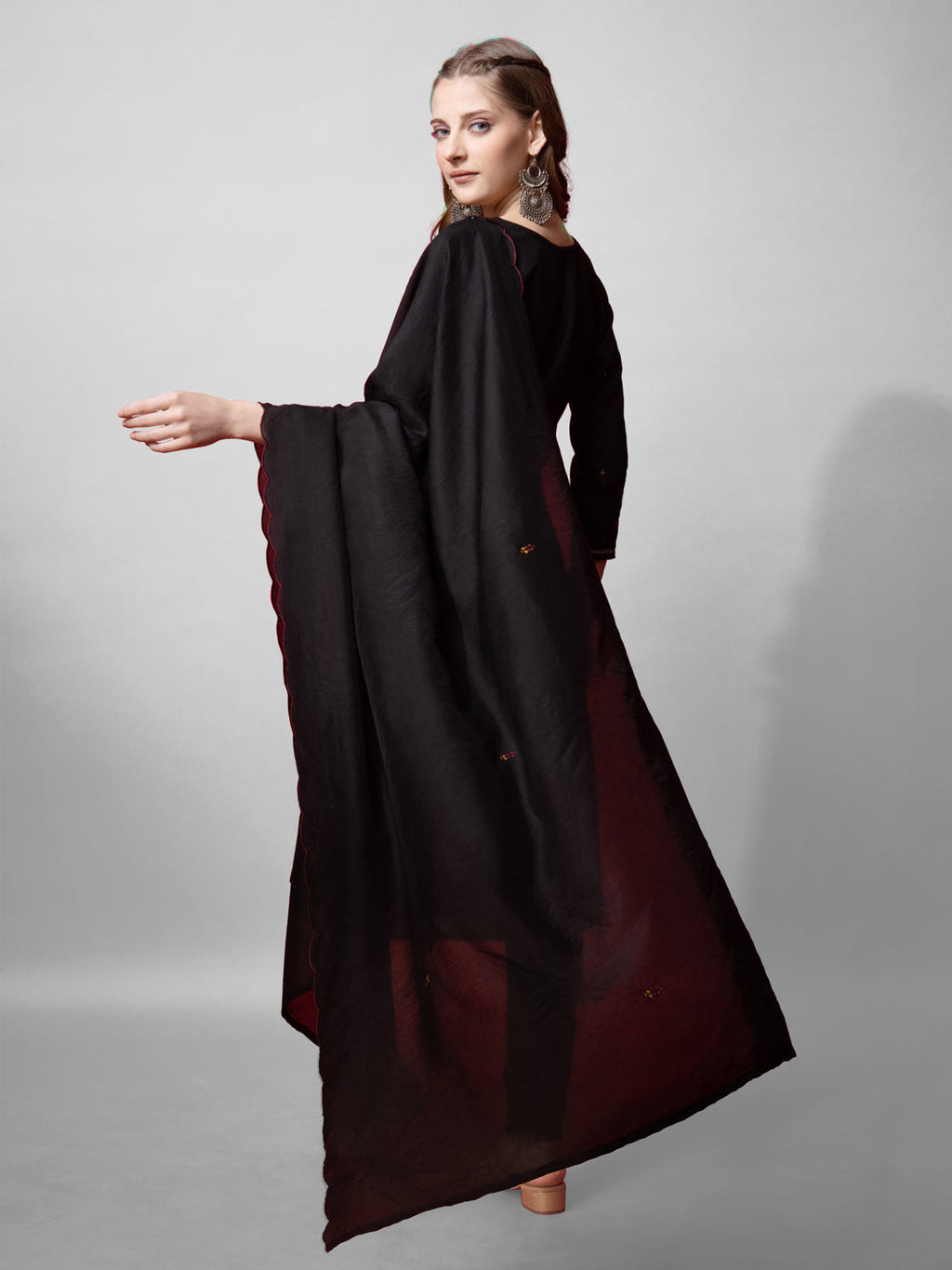 Jyoti Fashion Women's Black Cotton Blend Embroidered Kurta Set