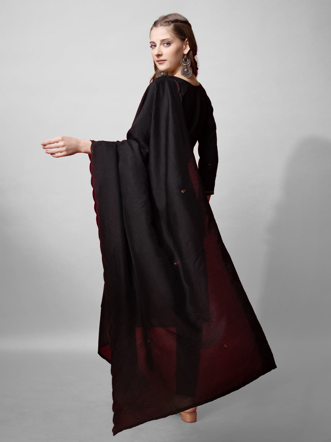 Jyoti Fashion Women's Black Cotton Blend Embroidered Kurta Set