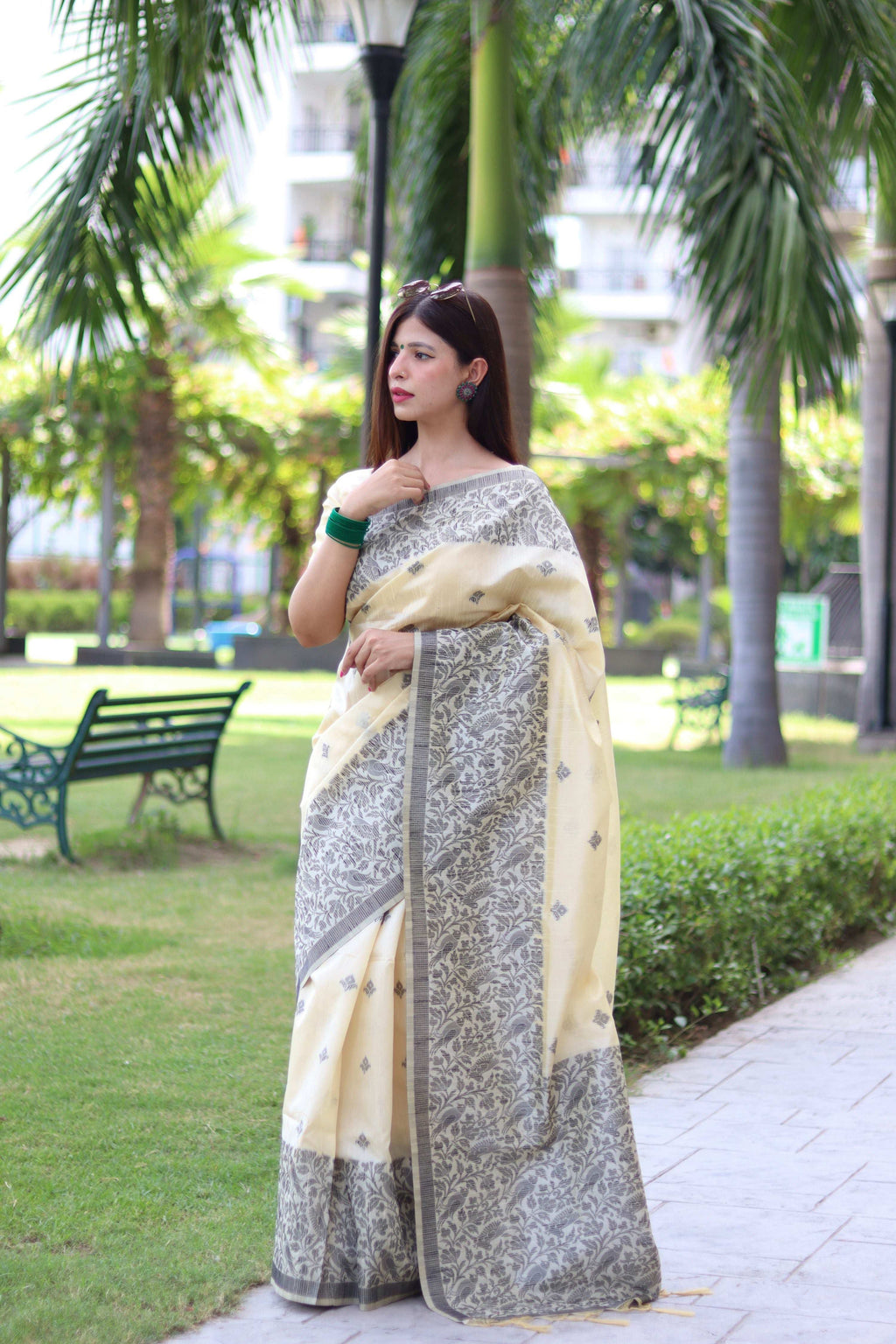 Jyoti Fashion Women's Cream Handloom Raw Silk Weaving Pallu Traditional Saree with Blouse