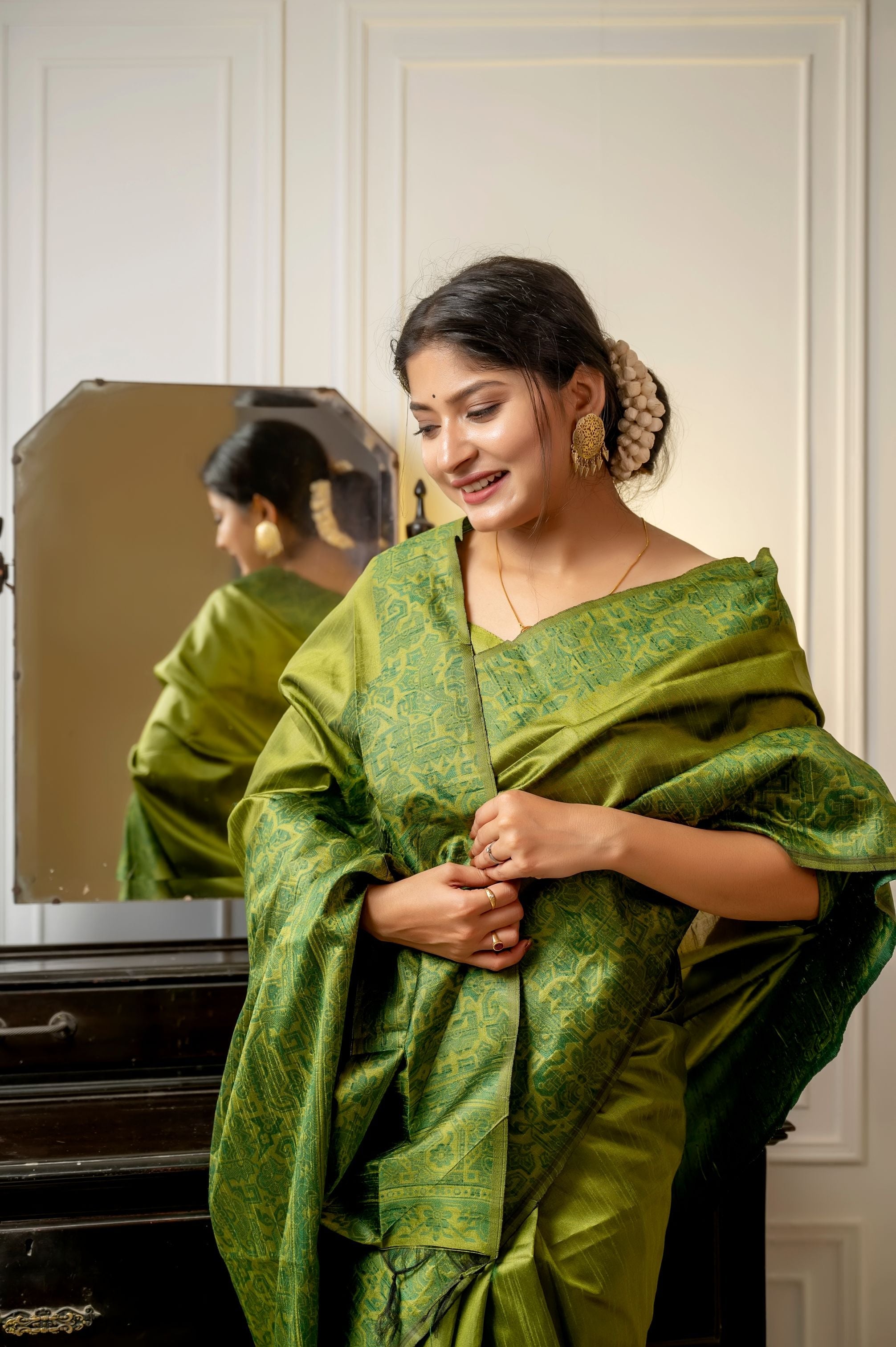 Jyoti Fashion Women's Green Handloom Raw Silk Weaving Designer Saree with Blouse