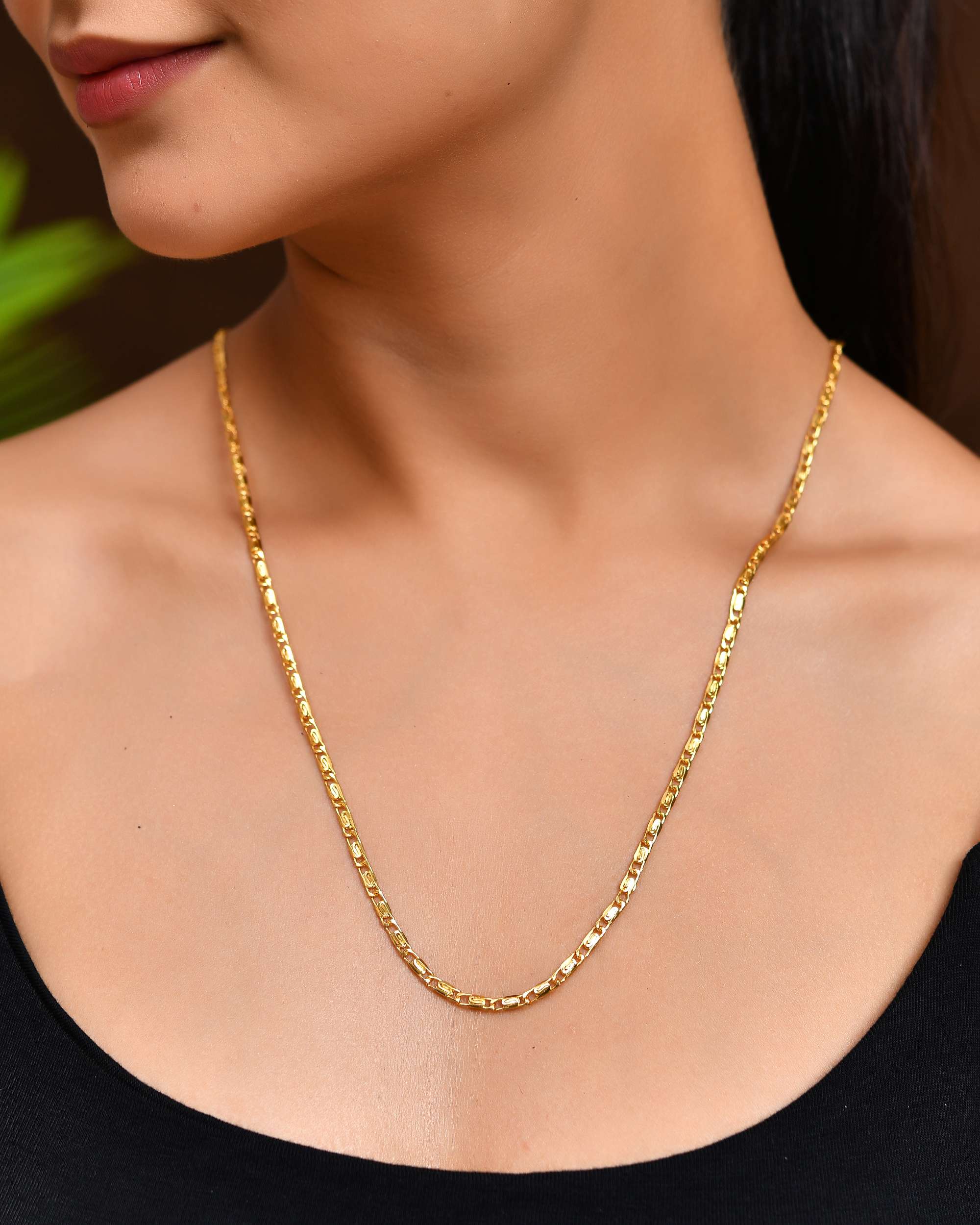 Jewels Nest Textured Rectangle Link Chain in Gold Finish