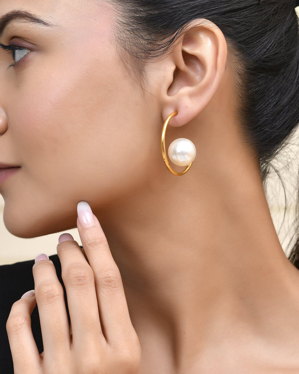 Jewels Nest Golden Halo Pearl Hoops