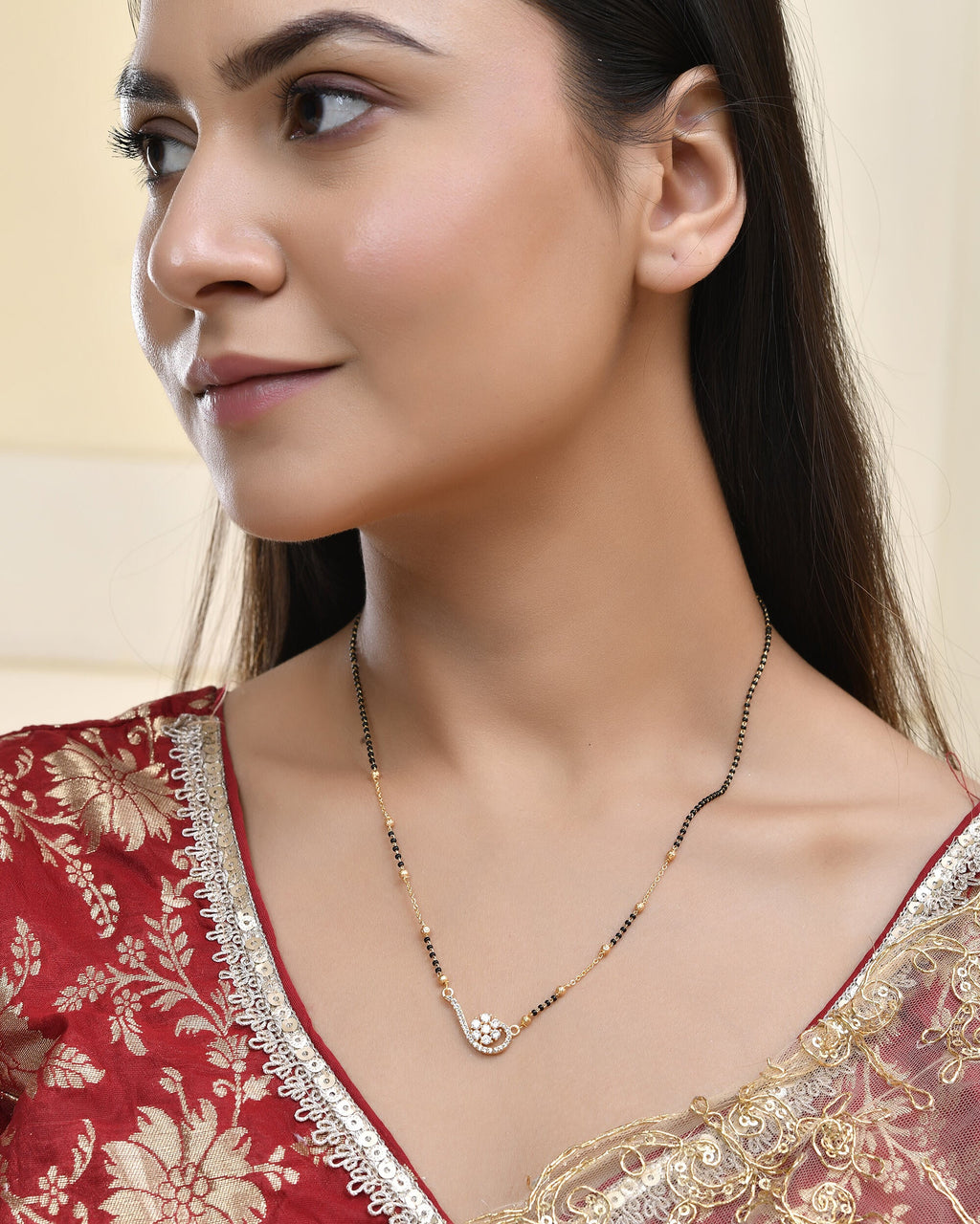 Jewels Nest Elegant Swirl Gold-Polished Mangal Sutra