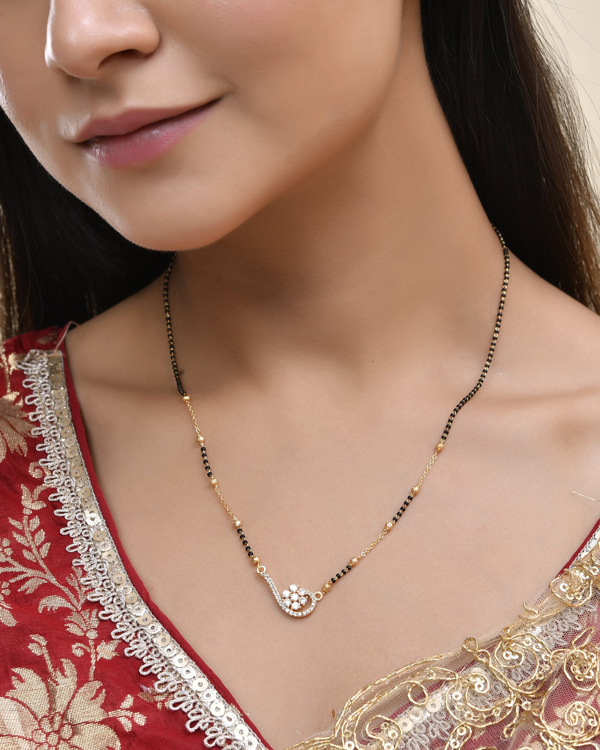 Jewels Nest Elegant Swirl Gold-Polished Mangal Sutra