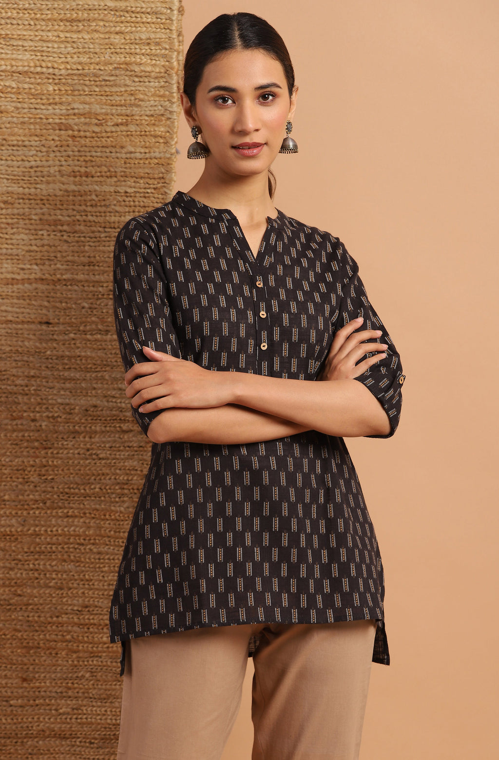 Janasya Women's Black Cotton Slub Geometric Print Straight Tunic