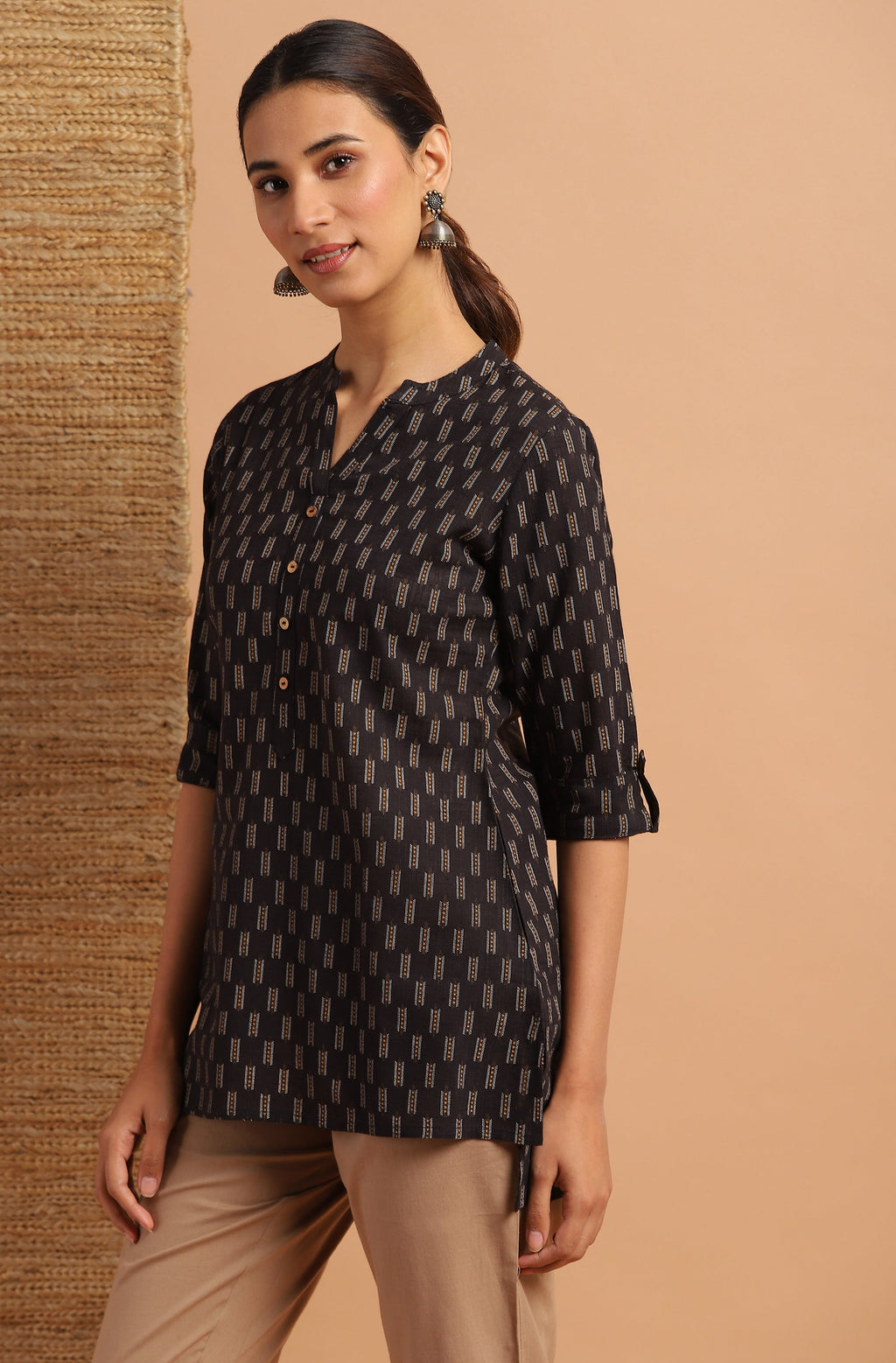 Janasya Women's Black Cotton Slub Geometric Print Straight Tunic