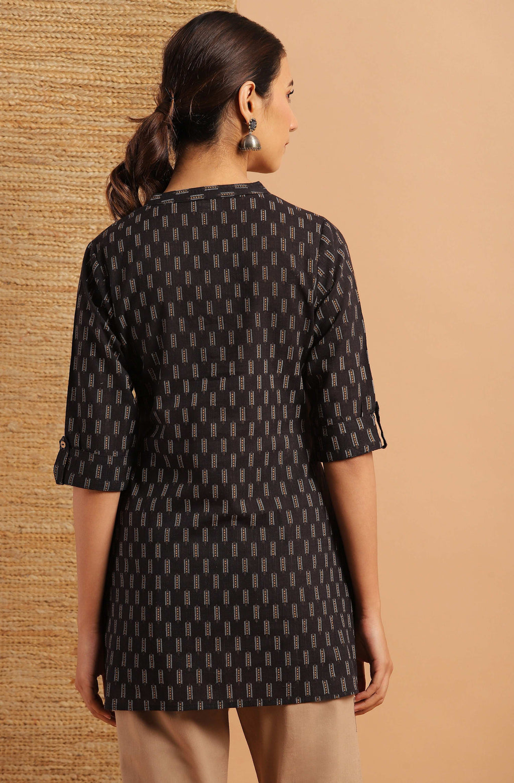 Janasya Women's Black Cotton Slub Geometric Print Straight Tunic