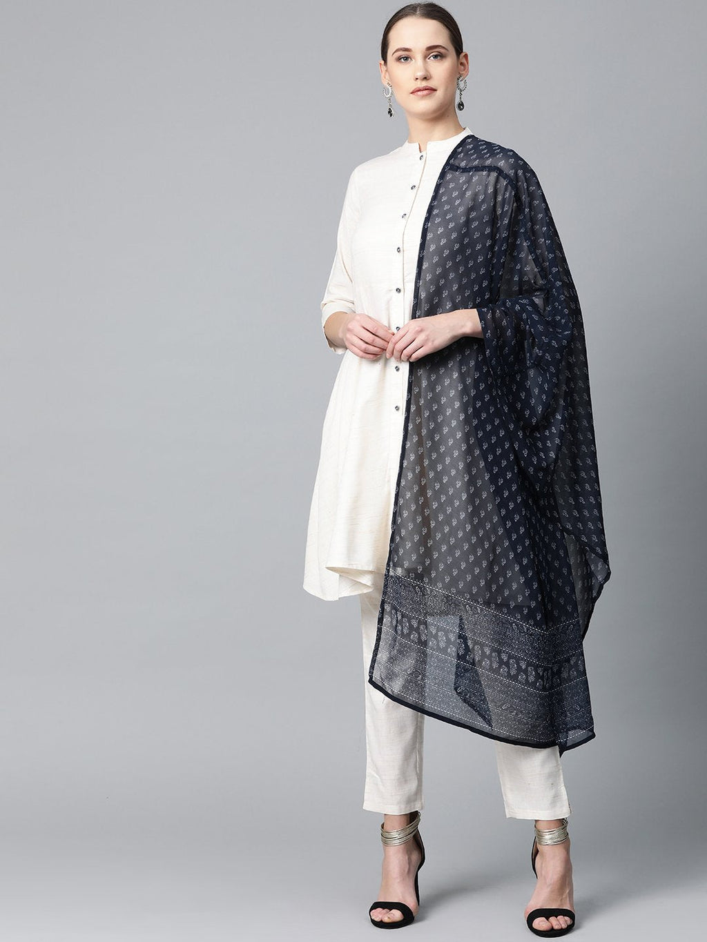Jompers Women Off-White & Navy Blue Solid Kurta with Trousers & Dupatta