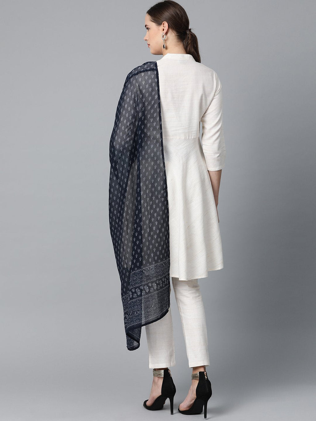 Jompers Women Off-White & Navy Blue Solid Kurta with Trousers & Dupatta