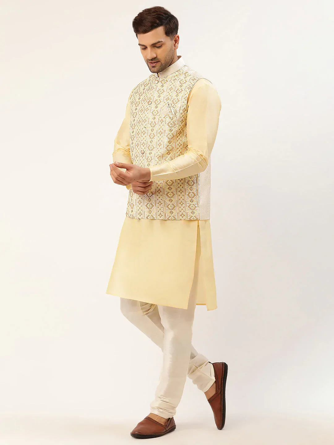 Jompers Men's Solid Kurta Pyjama With White Embroidered Nehru Jacket