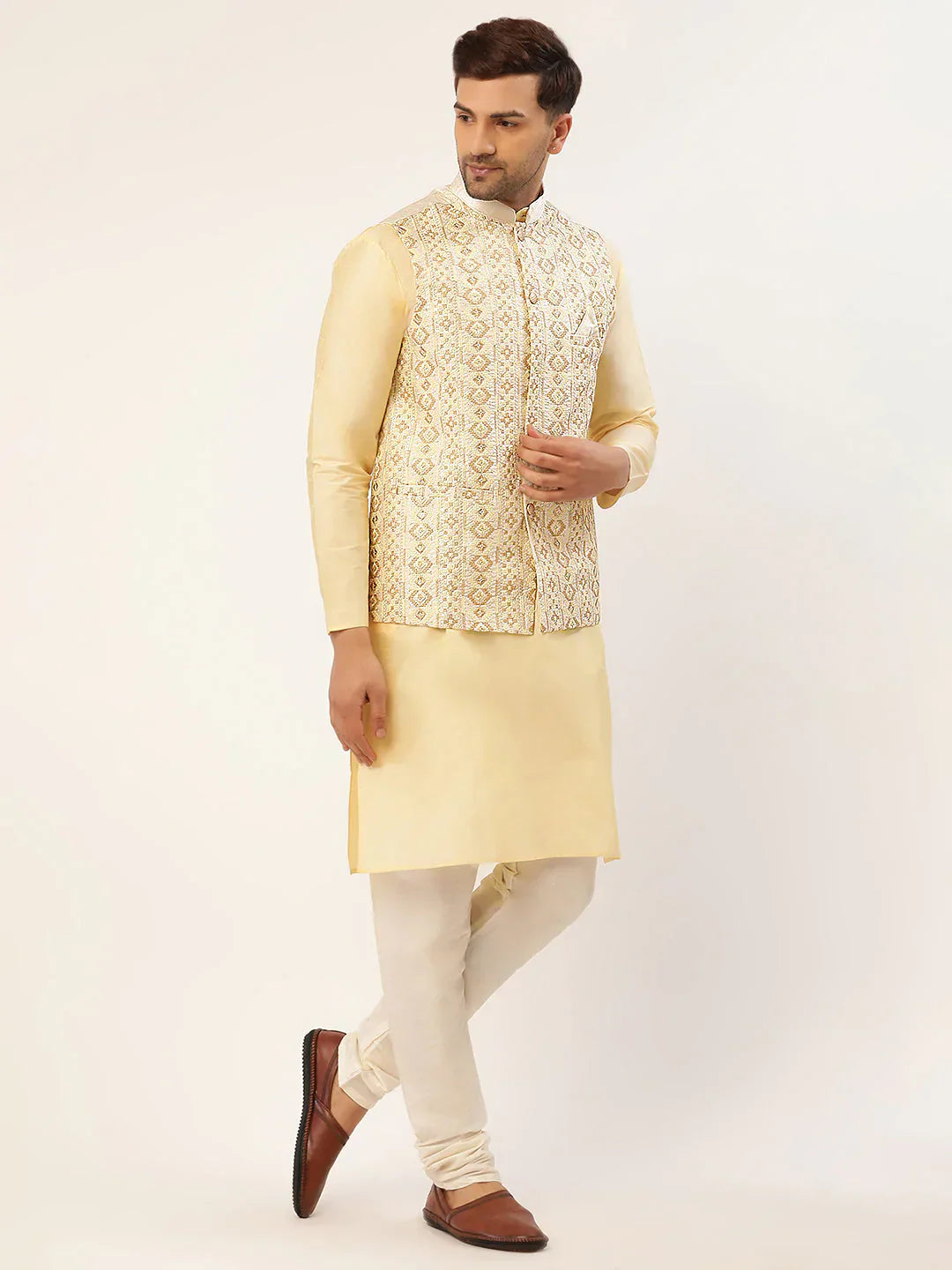 Jompers Men's Solid Kurta Pyjama With White Embroidered Nehru Jacket