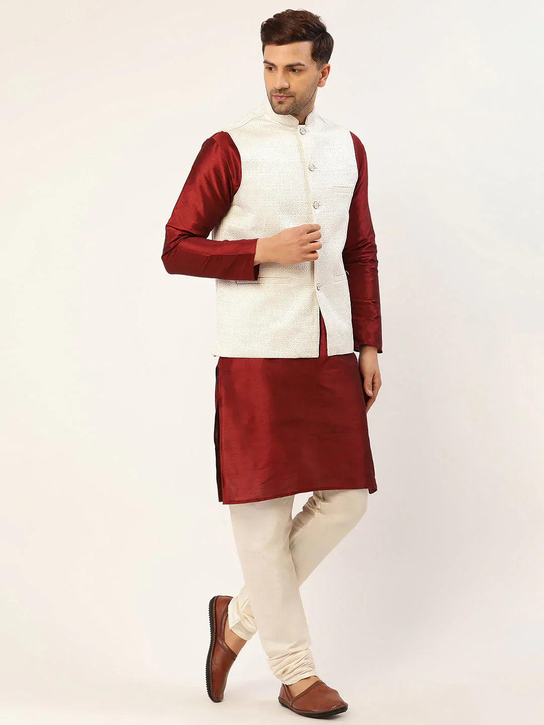 Jompers Men's Solid Kurta Pyjama With White Embroidered Nehru Jacket