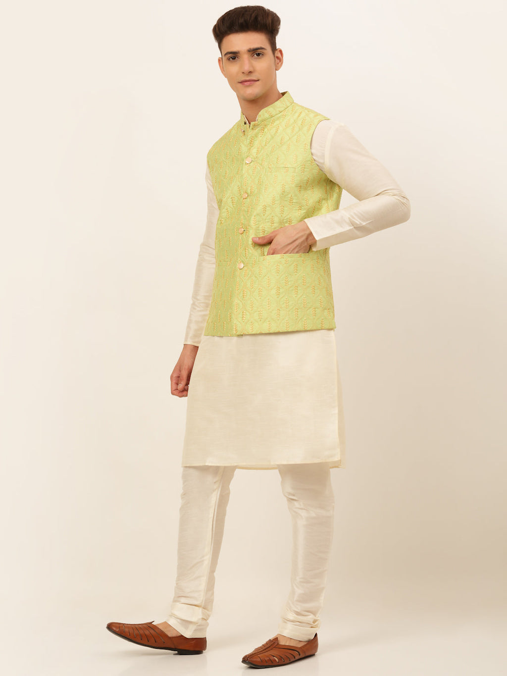 Jompers Men's Solid Kurta Pyjama With Nehru Jacket - Green
