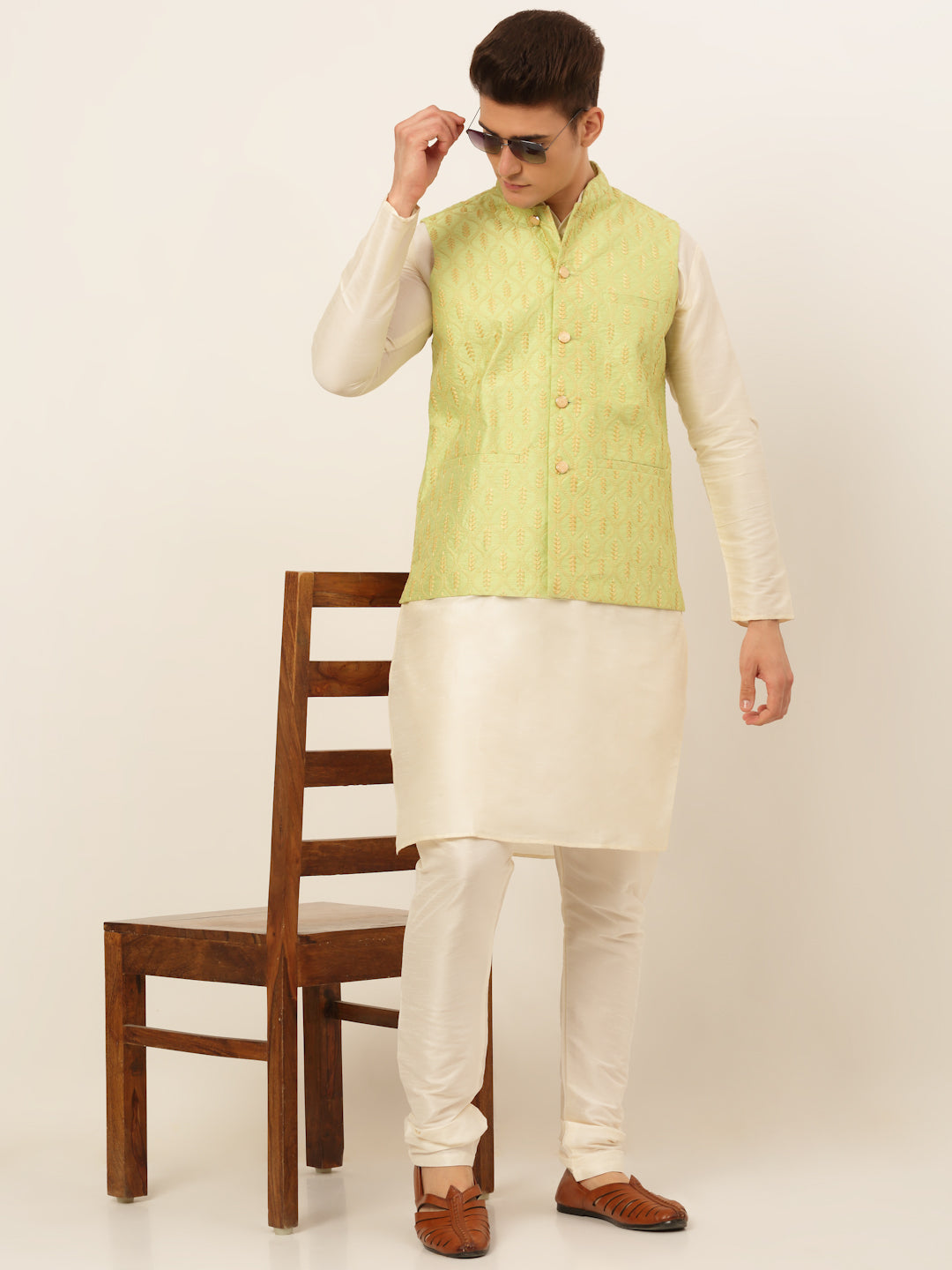 Jompers Men's Solid Kurta Pyjama With Nehru Jacket - Green