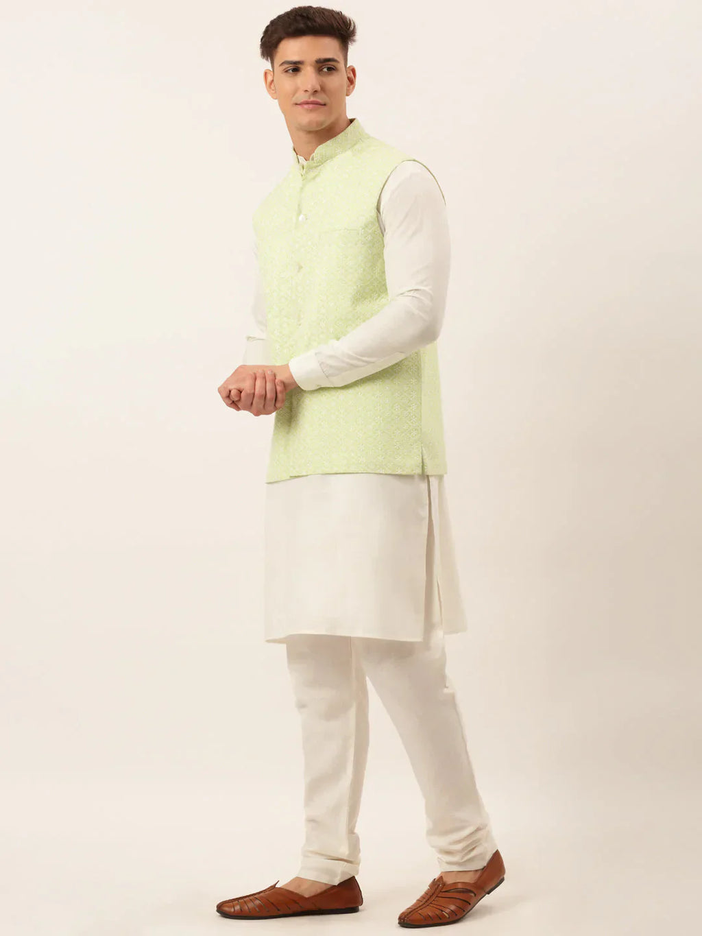 Jompers Men's White Cotton Blend Kurta with Pyjamas & Green Embroidered Nehru Jacket