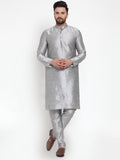 Jompers Men Silver Solid Kurta with Churidar