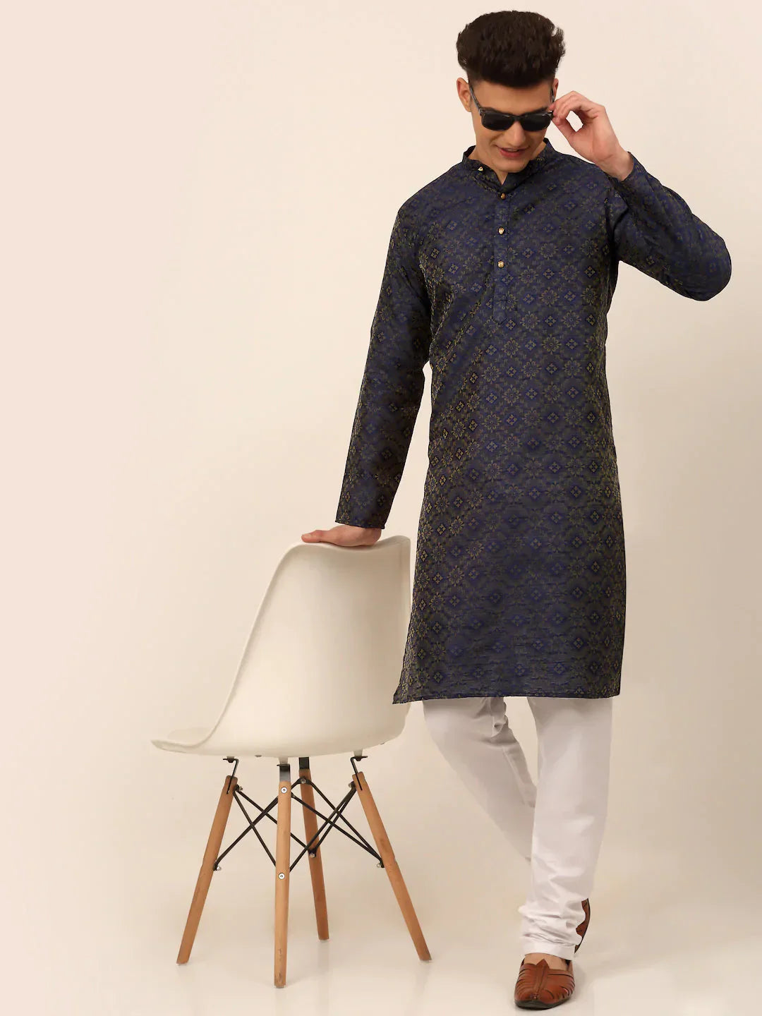 Jompers Men's Navy Blue Floral Printed Kurta with Churidar