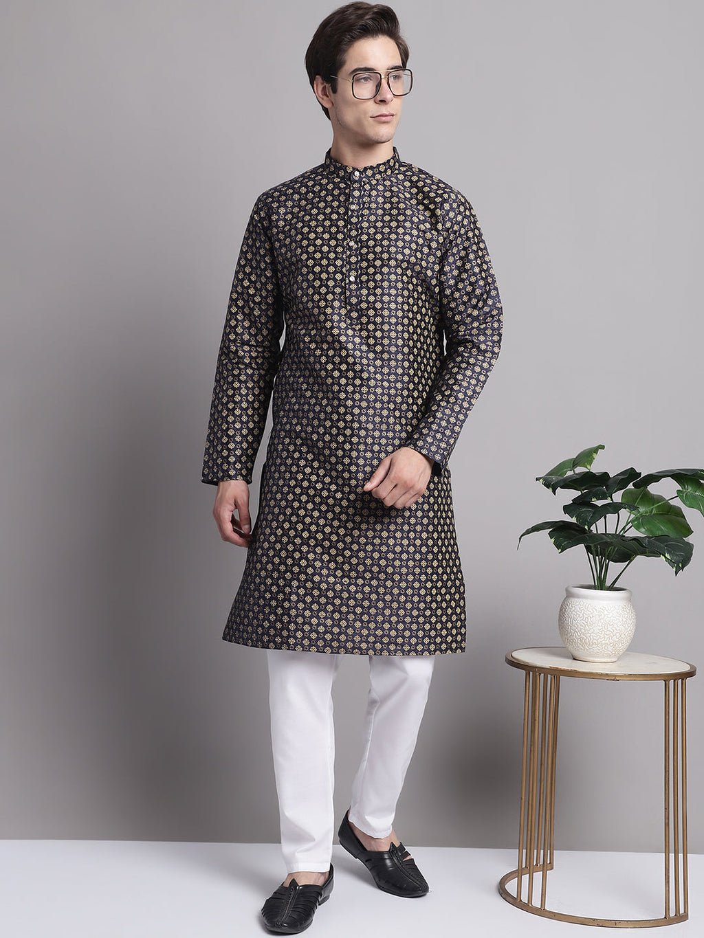 Jompers Men's Black Printed Silk Blend Kurta Payjama